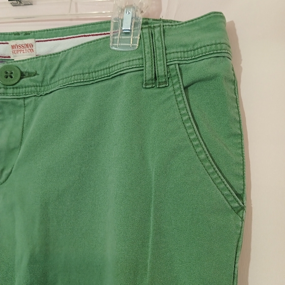 Mossimo supply co. Size 13 mid rise long green shorts/ capris/ bermuda - Picture 2 of 14